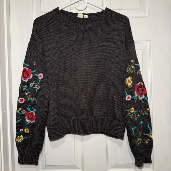 Cloth by Design Women’s Medium Grey Floral Embroidered Heavy Sweater - Picture 1 of 8